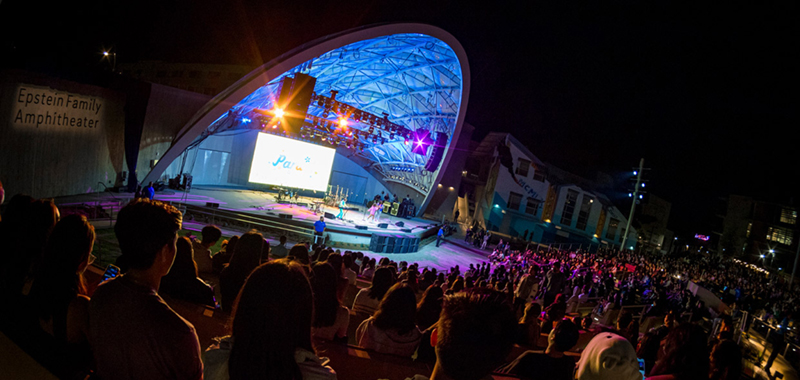 Homecoming 2024: Flashback Friday at the Epstein Family Amphitheater