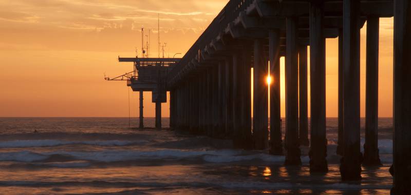 Full Moon Pier Walk with Birch Aquarium